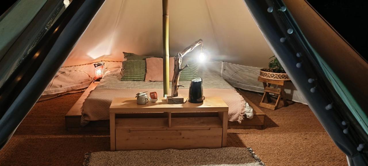 Evasion En Pleine Nature, Tipi Insolite Et Jacuzzi Au Pont Du Gard ! فير بونت دي غارد المظهر الخارجي الصورة