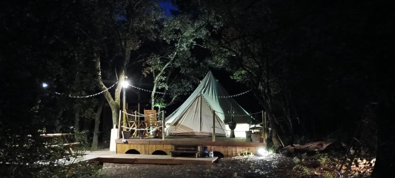Evasion En Pleine Nature, Tipi Insolite Et Jacuzzi Au Pont Du Gard ! فير بونت دي غارد المظهر الخارجي الصورة